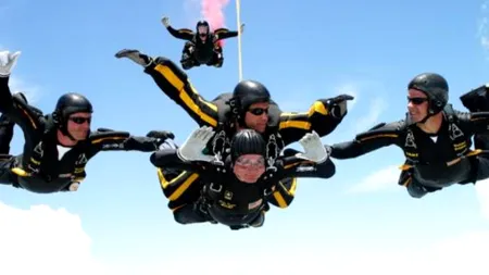 Retrospectivă 2014. La 90 de ani, George Bush senior s-a sărbătorit din nou la înălțime