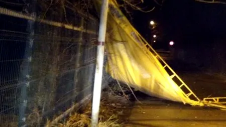 Peste 2.000 de hunedoreni au rămas fără energie electrică din cauza vântului puternic