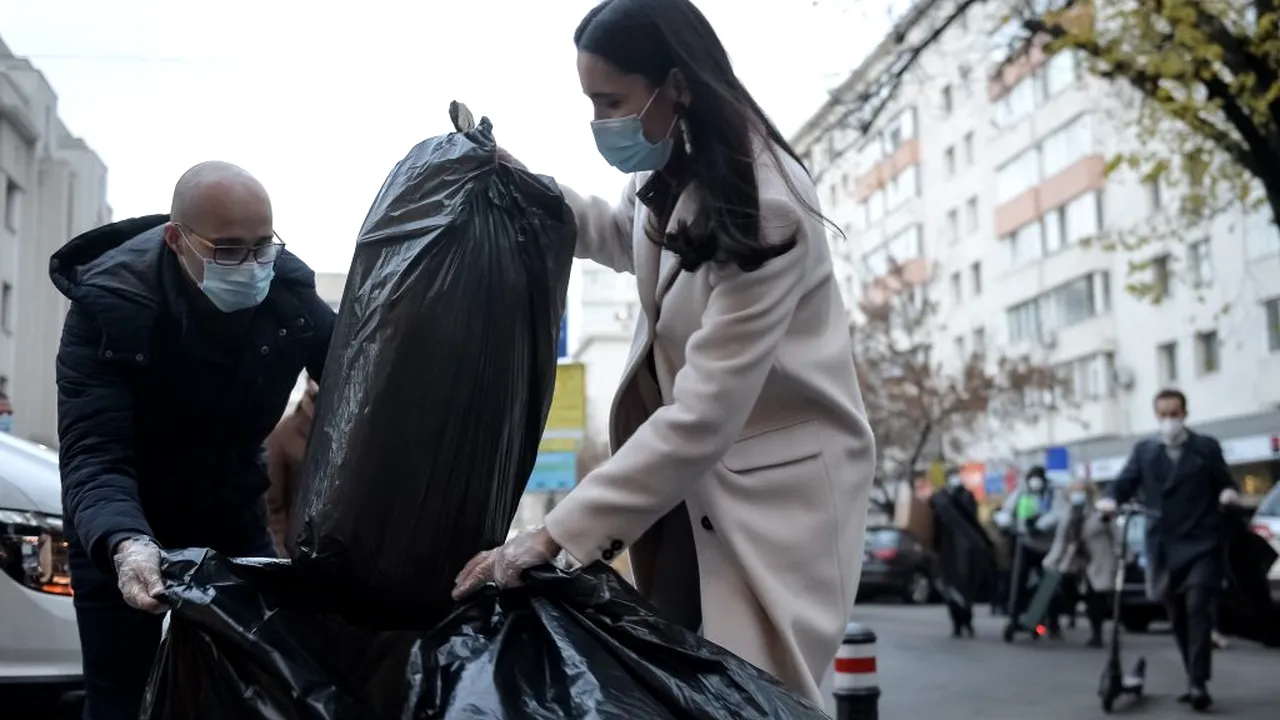 Clotilde Armand anunţă că mâine va începe o „acțiune în forță de strâns gunoiul stradal”