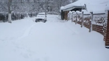 Zeci de localități din Republica Moldova, sub nămeți