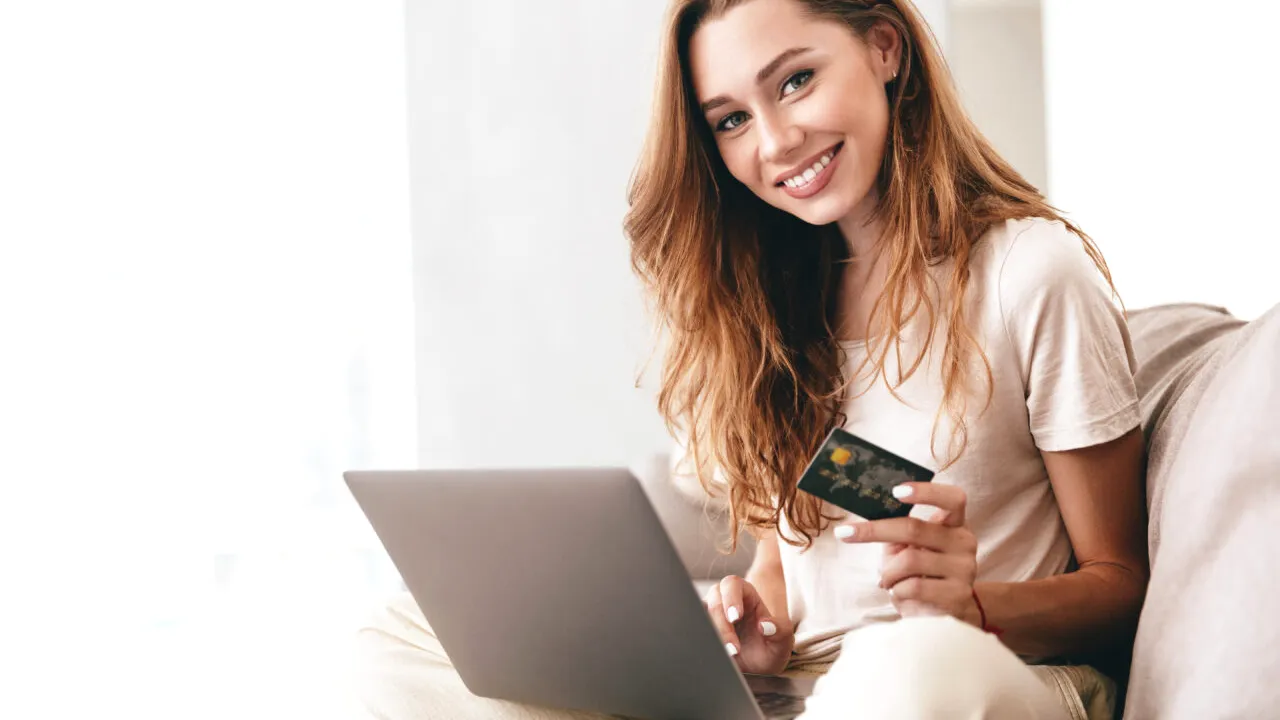 Client broker de CREDITE: „Rata era undeva la 700 de lei. Când am refinanţat, a scăzut şi dobânda. Acum, am rata 400 de lei”