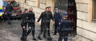 UPDATE: FOTO-VIDEO: Andrew și Tristan Tate au ajuns la Curtea de Apel București. Judecătorii decid dacă prelungesc arestarea preventivă în cazul celor doi milionari