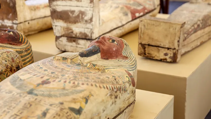 GALERIE FOTO | Descoperire istorică în Egipt. Au fost găsite 250 de sarcofage în care se află mumii şi 150 de statui de bronz