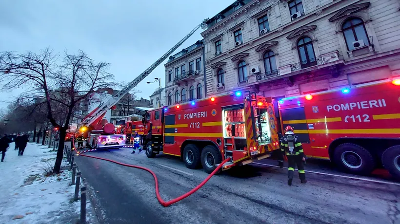 UPDATE VIDEO | Antique Hostel din București în flăcări. Imobilul nu deține autorizație de securitate la incendiu. 20 de persoane, evacuate