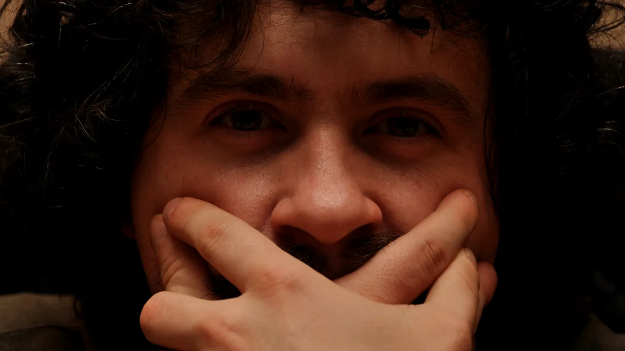 Vică, filosoful netului: „Înjurătura ține de procesul civilizării online