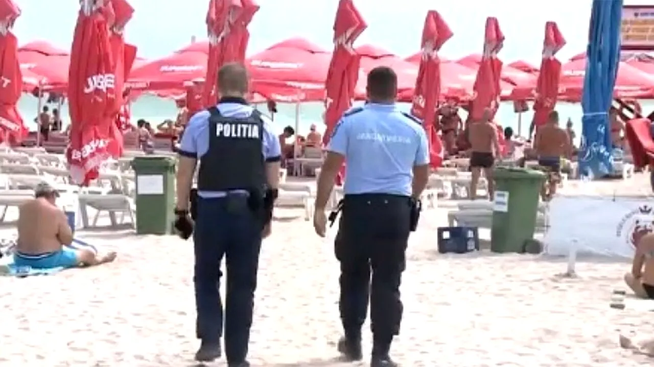 AMENDĂ de 500 de euro, de la 1 iulie, pentru turiștii care se plimbă în costum de baie, pe stradă, în această stațiune