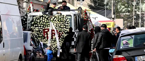 Imagini copleșitoare de la înmormântarea celor două fete ucise în accidentul din Andronache / FOTO+VIDEO