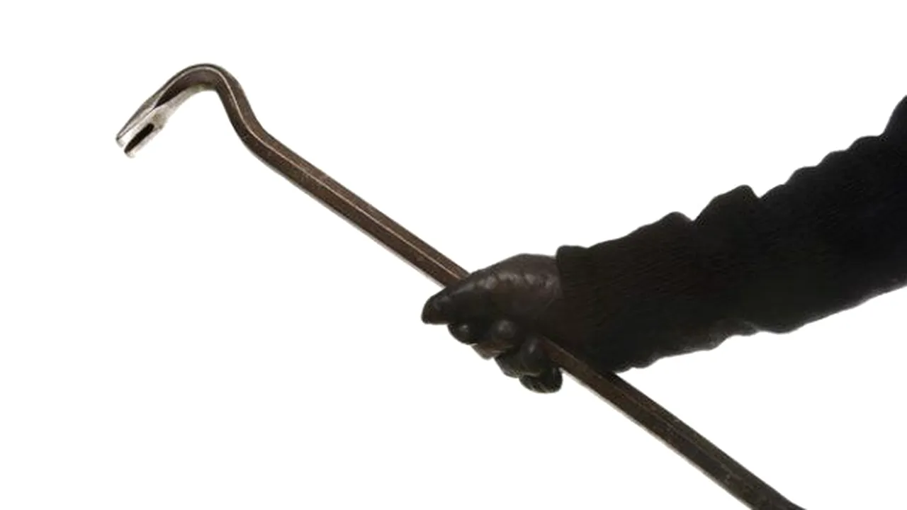 Cumpărăturile „pe caiet” l-au costat viața! Patronul magazinul l-a ucis cu o rangă