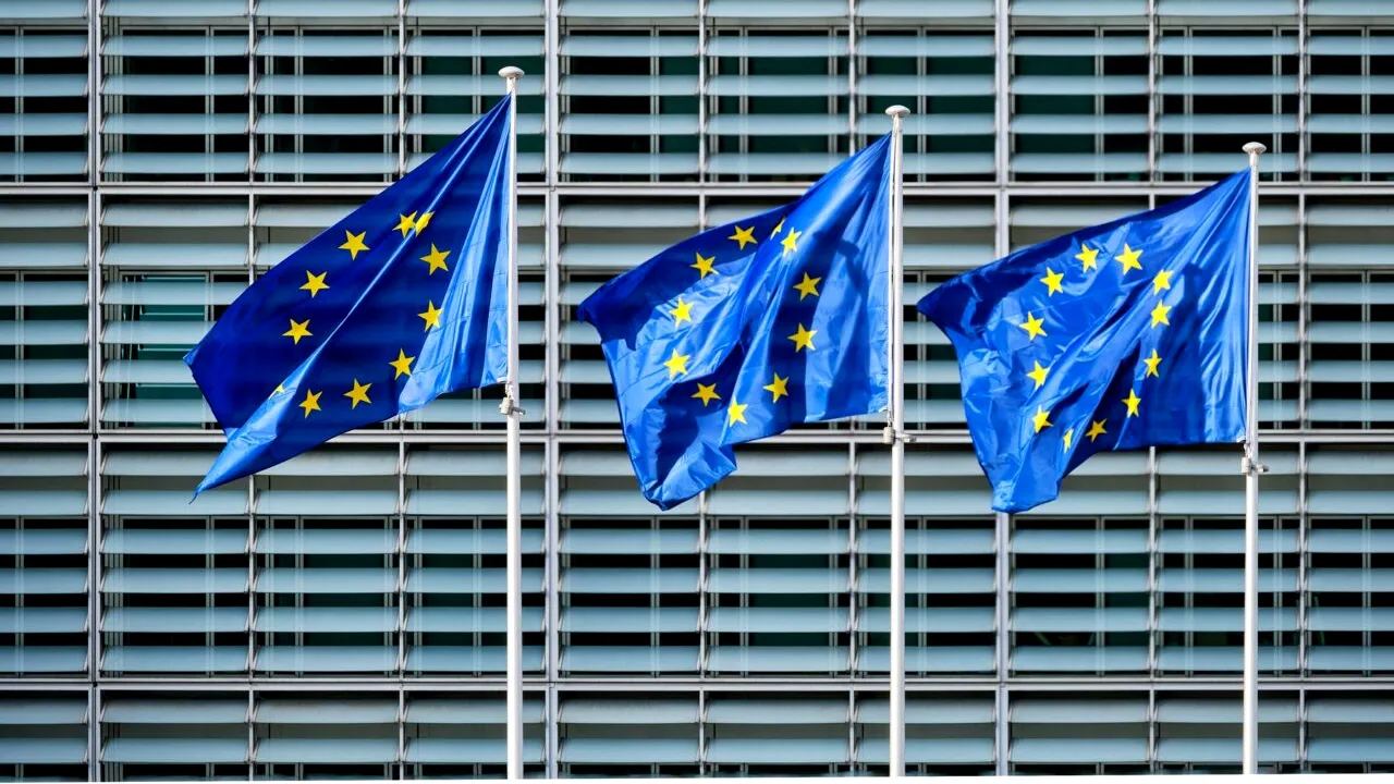 Numeroase țări UE, inclusiv România, solicită fonduri prin Programul SAFE /Volumul cererilor de creditare atinge 127 de miliarde de euro