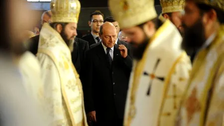Băsescu participă la slujba de la Mănăstirea 