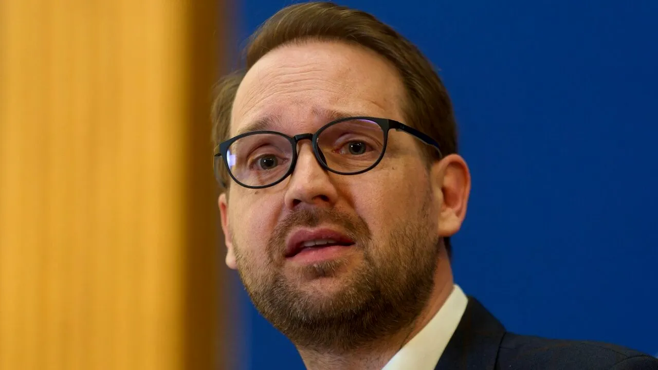 Dominic Fritz, despre Ion Iliescu: Ne lasă cu răni deschise. Reprezentanții USR nu vor participa la funeralii