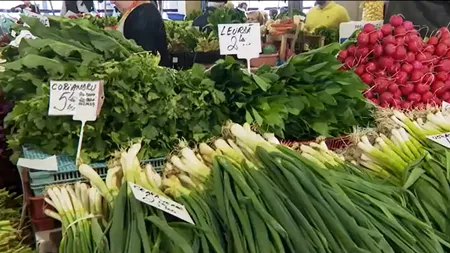 Noi REGULI pentru comercianții de fructe și legume din piețe. Inspectorii ANPC au găsit o serie de nereguli