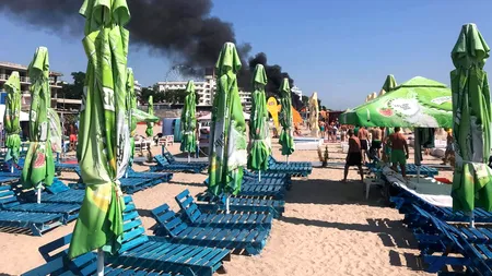 Incendiu la Eforie Nord. Două rulote aflate pe plajă au ars în totalitate | VIDEO