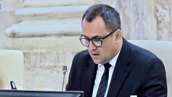 Şeful ANAF, Adrian Nica, a cerut scenarii pentru desfiinţarea regionalelor şi administraţiilor fiscale judeţene