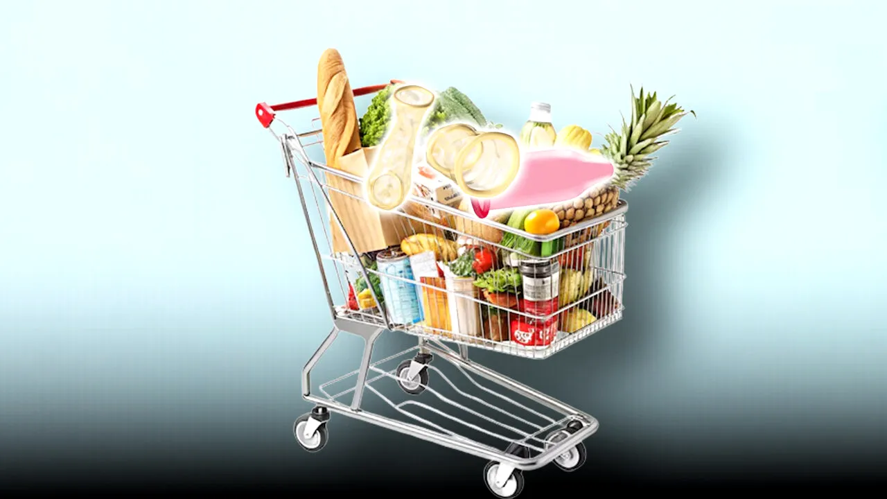 Printre dovlecei, obiecte de uz casnic şi recreere o dată pe an, 7 senatoare au aruncat în coşul minim al românilor şi 30 de prezervative. Pe an