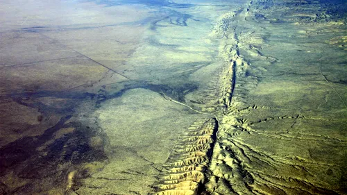 PERICOL. Apocalipsa își arată semnele! Se rupe în două placa tectonică! Cercetătorii știu data exactă când Pământul va deveni un uriaș puzzle