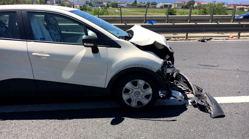 Șase răniți după ce o femeie aflată la volan a întors mașina pe autostradă 