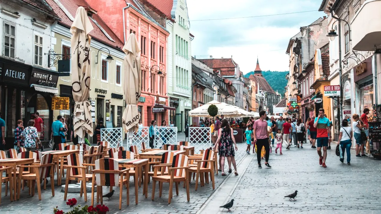 Doi turiști din America, FASCINAȚI de o localitate din România. „E posibil să fi descoperit cel mai FRUMOS orășel din lume”