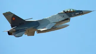 Alertă în Tulcea. MApN a ridicat două F-16, pentru că bucăți de drone „este posibil să fi căzut pe teritoriul României”, în zona Chilia Veche