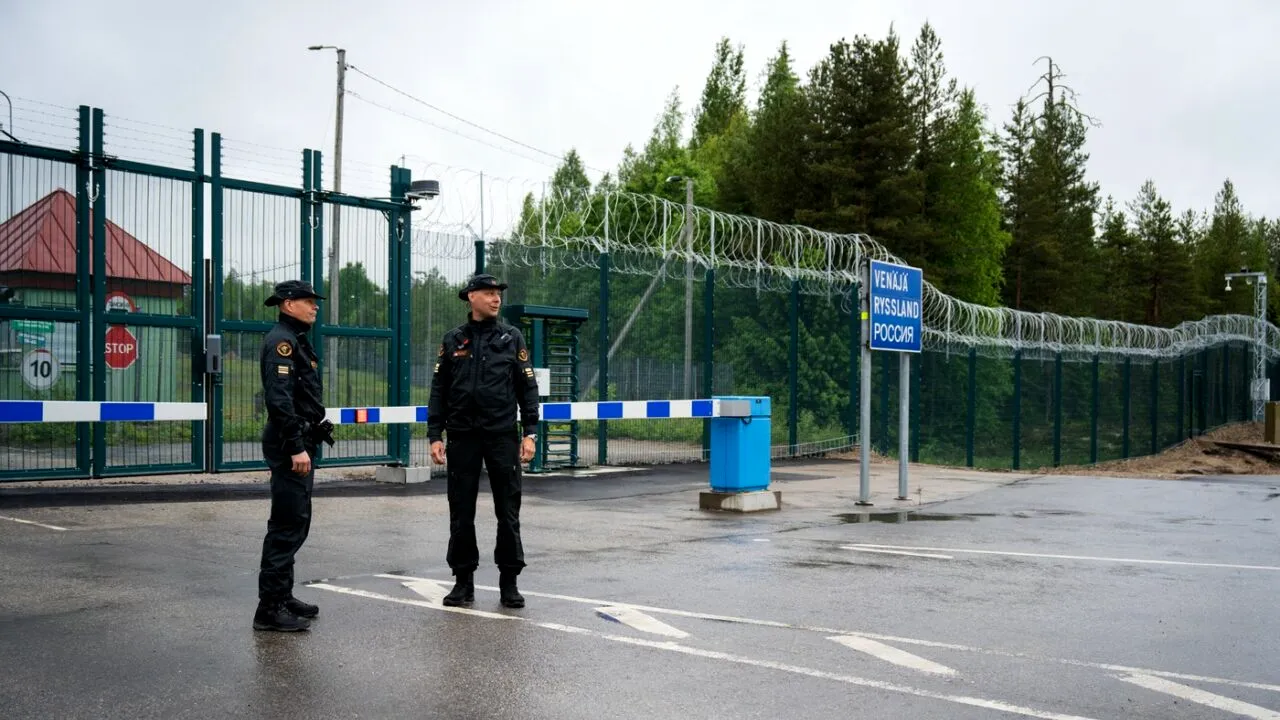 Finlanda închide cu gard un nou tronson din GRANIȚA cu Rusia. Autoritățile de la Helsinki acuză Moscova de nerespectarea trecerii frontierei