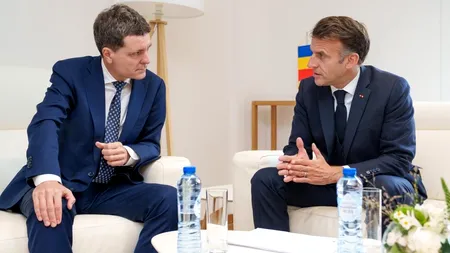 Nicușor Dan, întâlnire cu Emmanuel Macron, cu câteva zile înainte de votul pentru învestirea Guvernului Niculescu. La întâlnire a participat și Cioloș. Premierul desemnat e fost ambasador în Franța
