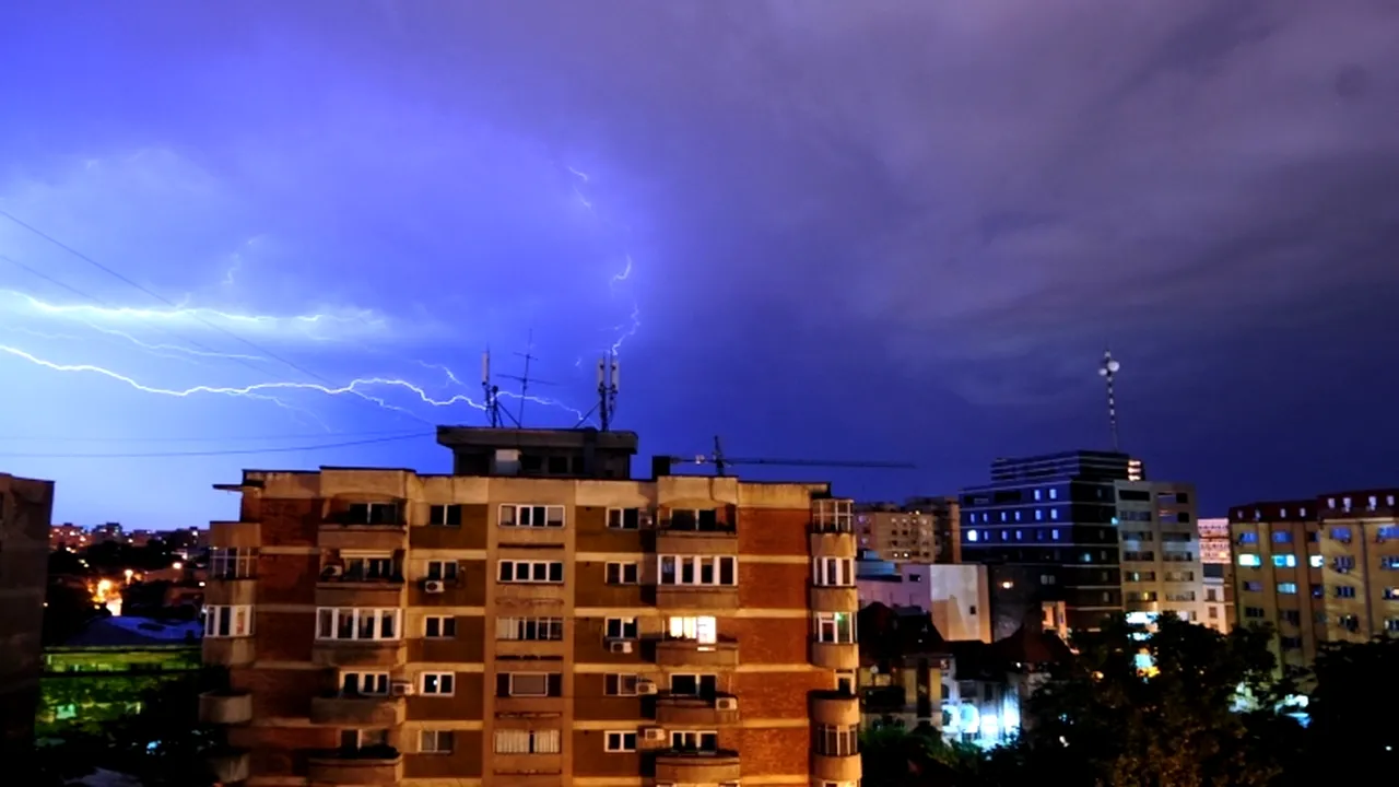 AVERTIZARE METEO DE COD GALBEN - Vijelii, grindină și ploi torențiale în weekend