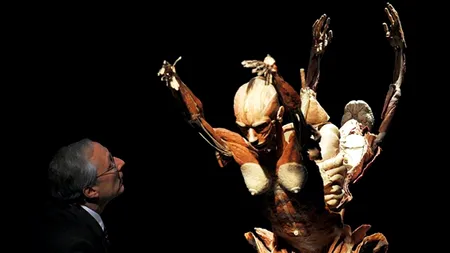Expoziție de cadavre umane reale, în premieră la Muzeul 