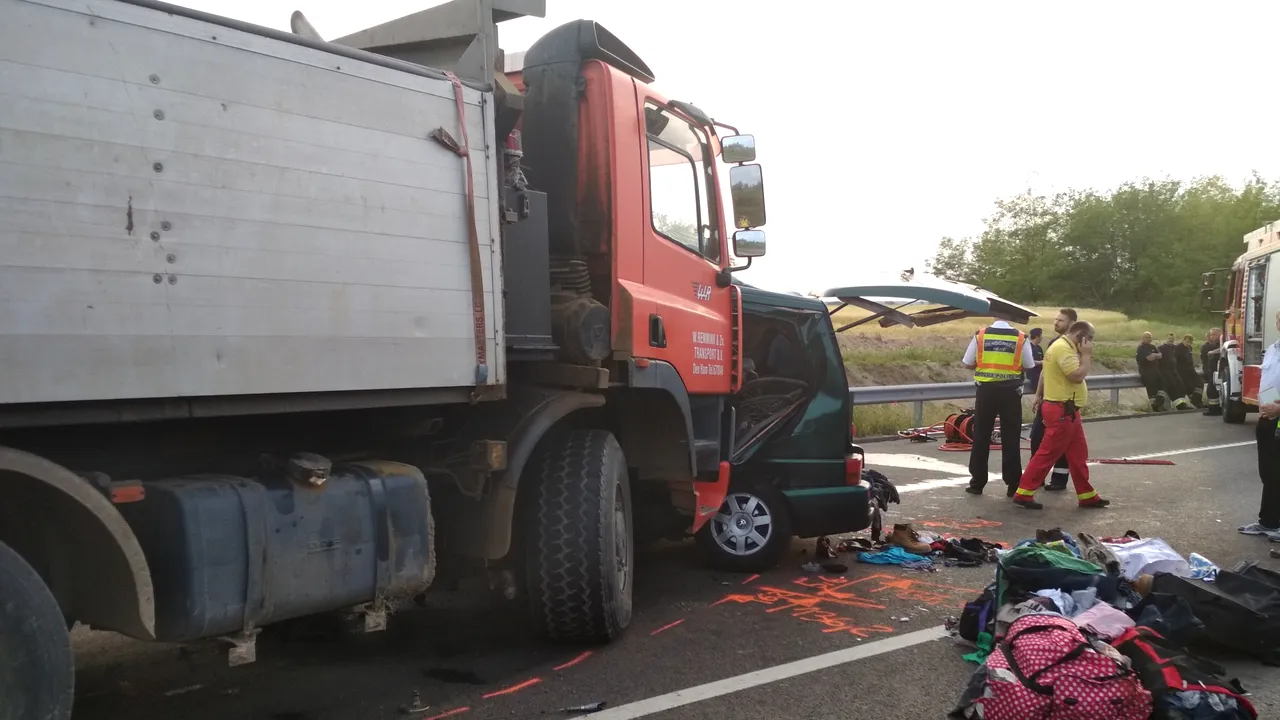 Cei nouă români morți în cumplitul accident din Ungaria au fost aduși în țară VIDEO