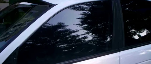 Ce au descoperit polițiștii în interiorul unei mașini cu geamuri fumurii