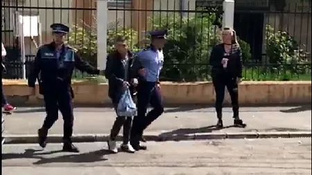 Bărbat acuzat de corupere sexuală și ultraj contra bunelor moravuri asupra a două minore, reținut de polițiștii Capitalei - VIDEO 