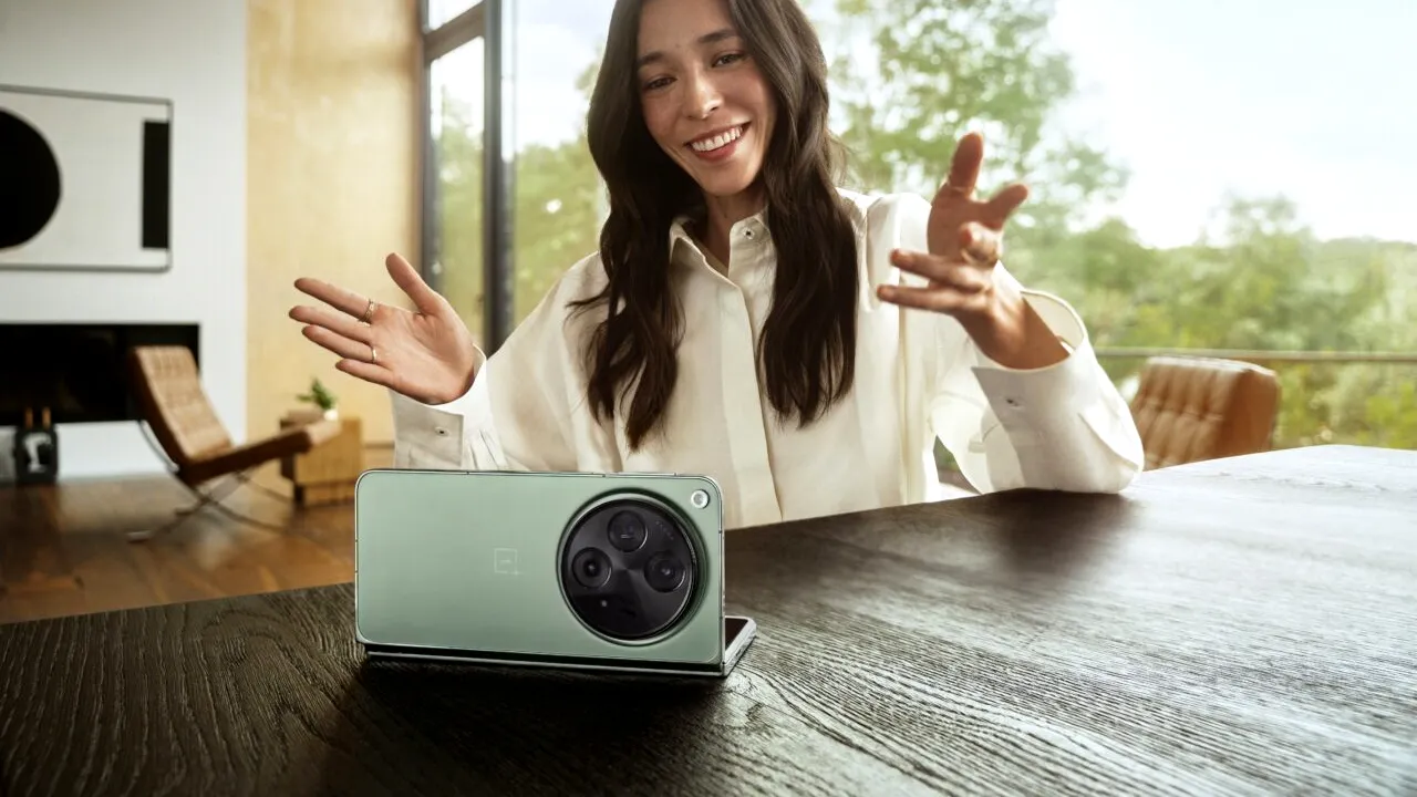 Încă o marcă a lansat un smartphone PLIABIL. Sunt 10 producători pe piață în acest moment