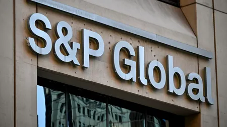 Agenția de rating S&P Global avertizează: Colapsul coaliției de guvernare din România riscă să blocheze negocierile pentru bugetul din 2027