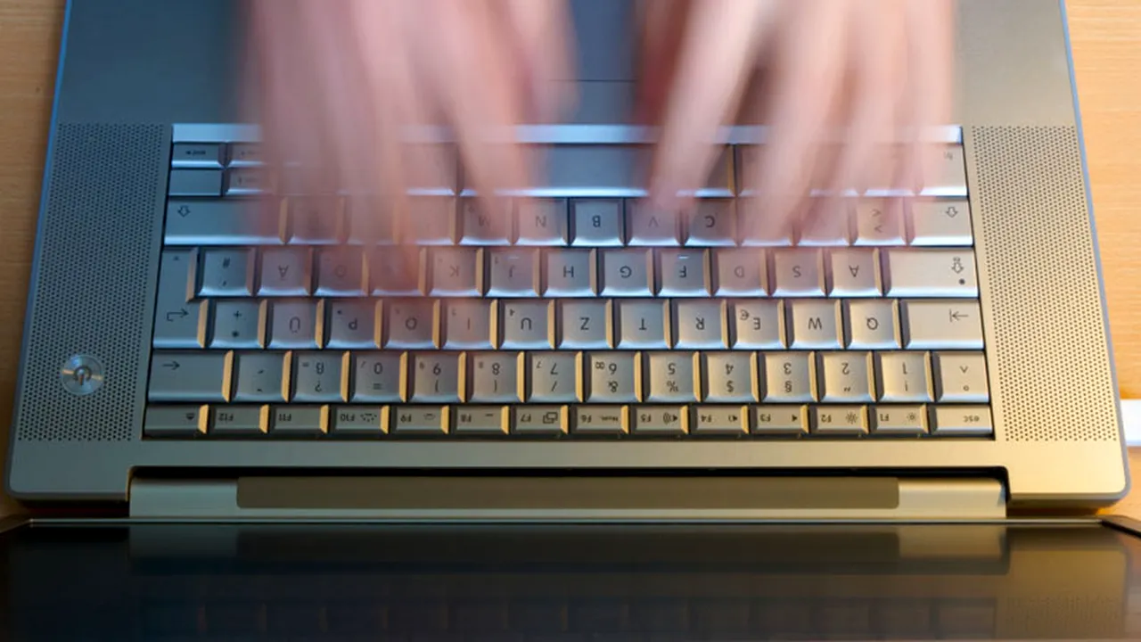 Un blogger saudit, condamnat la șapte ani de închisoare și 600 de lovituri de bici, ar putea fi executat