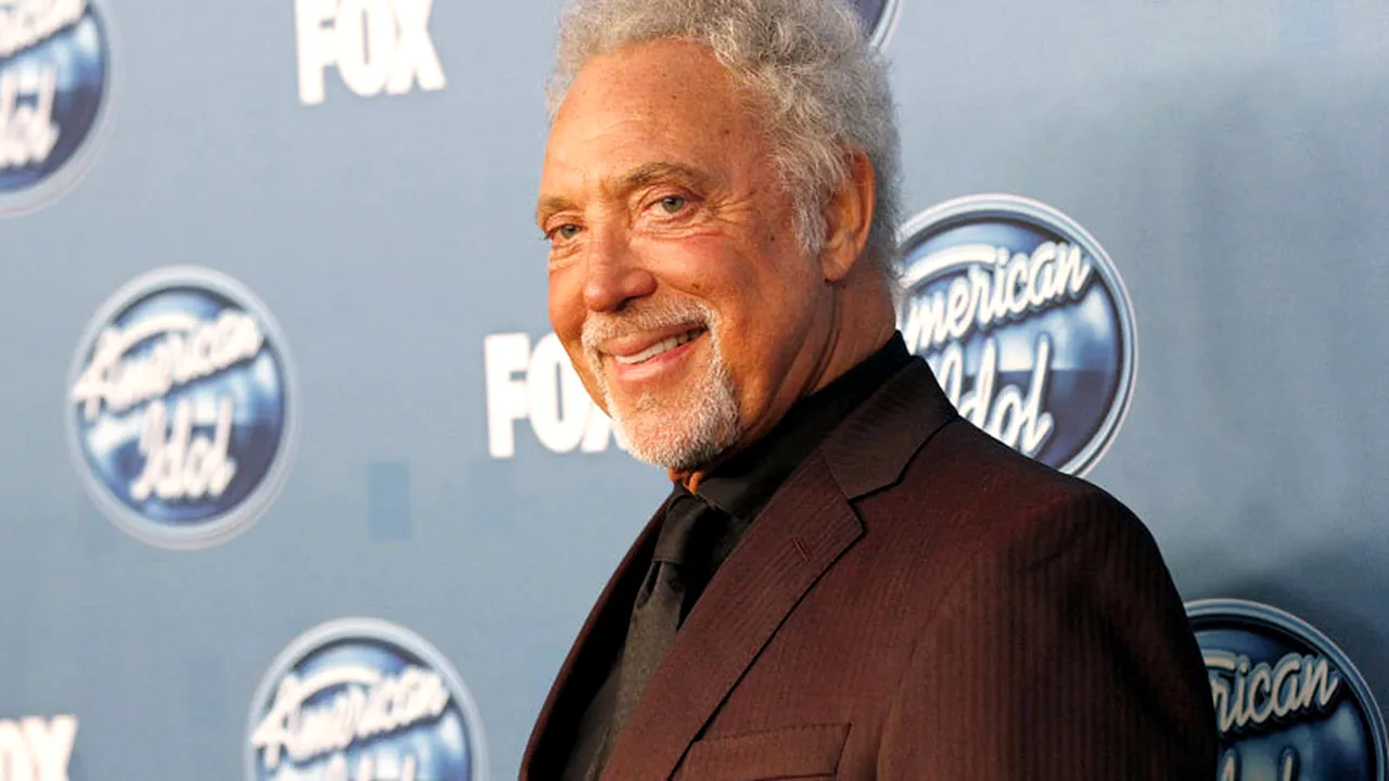 Tom Jones vrea să viziteze Casa Poporului, dar și să deguste preparate culinare românești