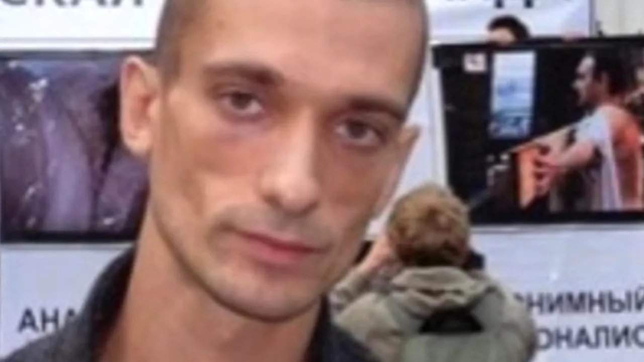 Activistul rus care în 2013 și-a bătut testiculele în cuie, arestat din nou la Moscova