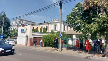 O elevă din Craiova a fost lovită de un alt tânăr, în zona feței, înainte să intre la Bacalaureat. Fata a ratat examenul