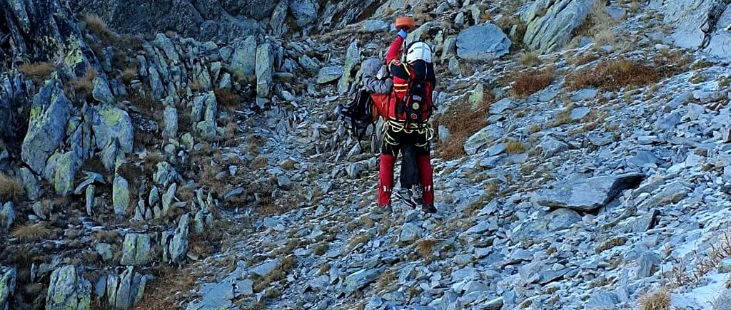Un tânăr de 26 de ani a murit după ce a alunecat și a căzut 100 de metri în masivul Retezat