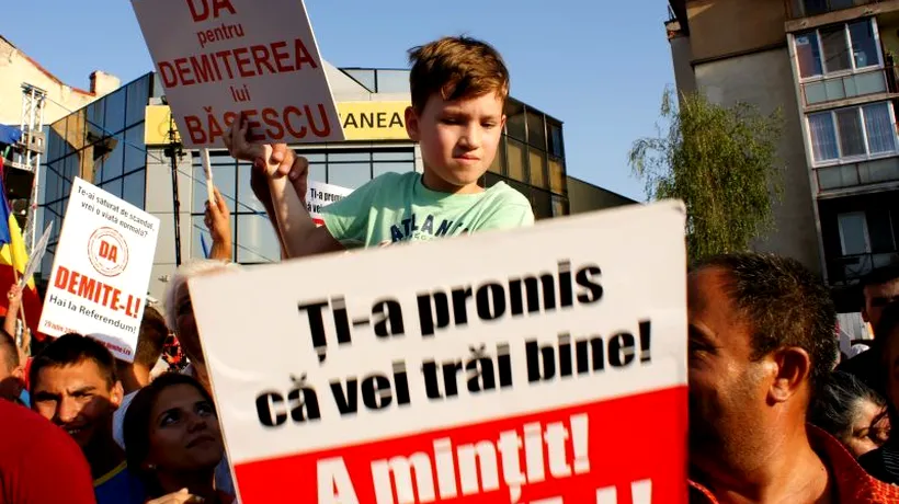 REFERENDUM 2012. Mii de oameni, la mitinguri în Argeș și Teleorman, miercuri seară, pentru demiterea lui Traian Băsescu