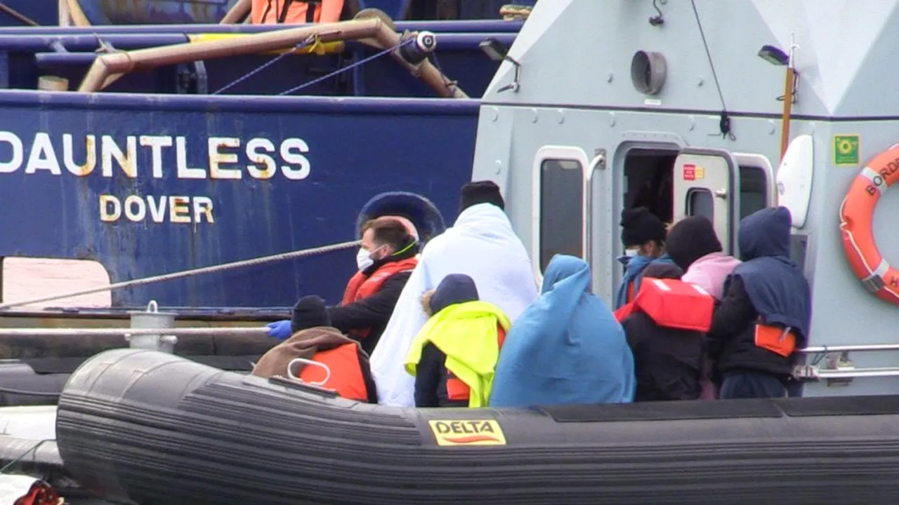 Numărul de migranți care au încercat să traverseze Canalul Mânecii, de patru ori mai mare în 2020 față de anul precedent