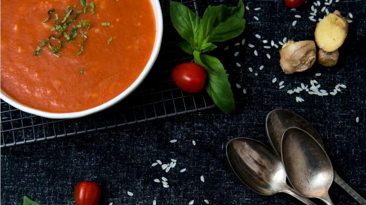 Supa de roșii, minunea din farfurie. Rețeta simplă și micile secrete