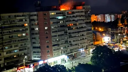 Momentul în care o dronă se prăbușește pe un bloc din Galați, surprins în imagini. Explozie puternică și incendiu la etajul 10