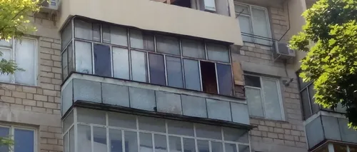 Un bărbat din Chișinău și-a scurtat drumul din casă în mansardă într-un mod inedit. Amenajarea care îi ia prin surprindere pe trecători 


