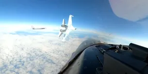 <span style='background-color: #2c4082; color: #fff; ' class='highlight text-uppercase'>VIDEO</span> Manevră periculoasă a unui AVION rus de luptă. Aeronava s-a apropiat la doar câțiva metri de un F-16 al Forțelor Aeriene ale SUA
