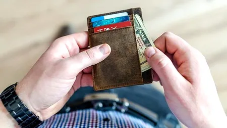 Și tu ai fi procedat la fel?! Ce a făcut un român din Italia, după ce a găsit pe jos un portofel cu 500 de euro