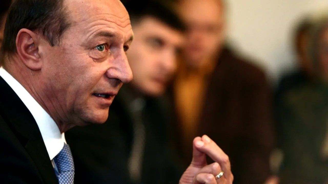 Băsescu, către Grindeanu: Luați impiegatul beat din regulatorul de circulație  