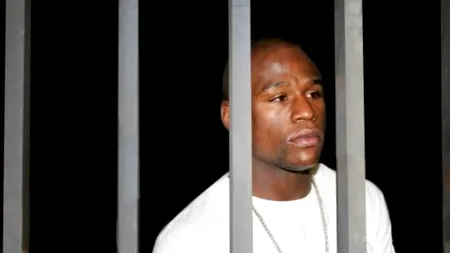 Pugilistul american Floyd Mayweather a fost eliberat. Cine l-a așteptat pe campionul mondial la ieșirea din închisoare