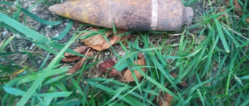 Un bărbat din Neamț s-a dus direct la Poliție cu un obuz găsit într-o pădure, în loc să sune la 112