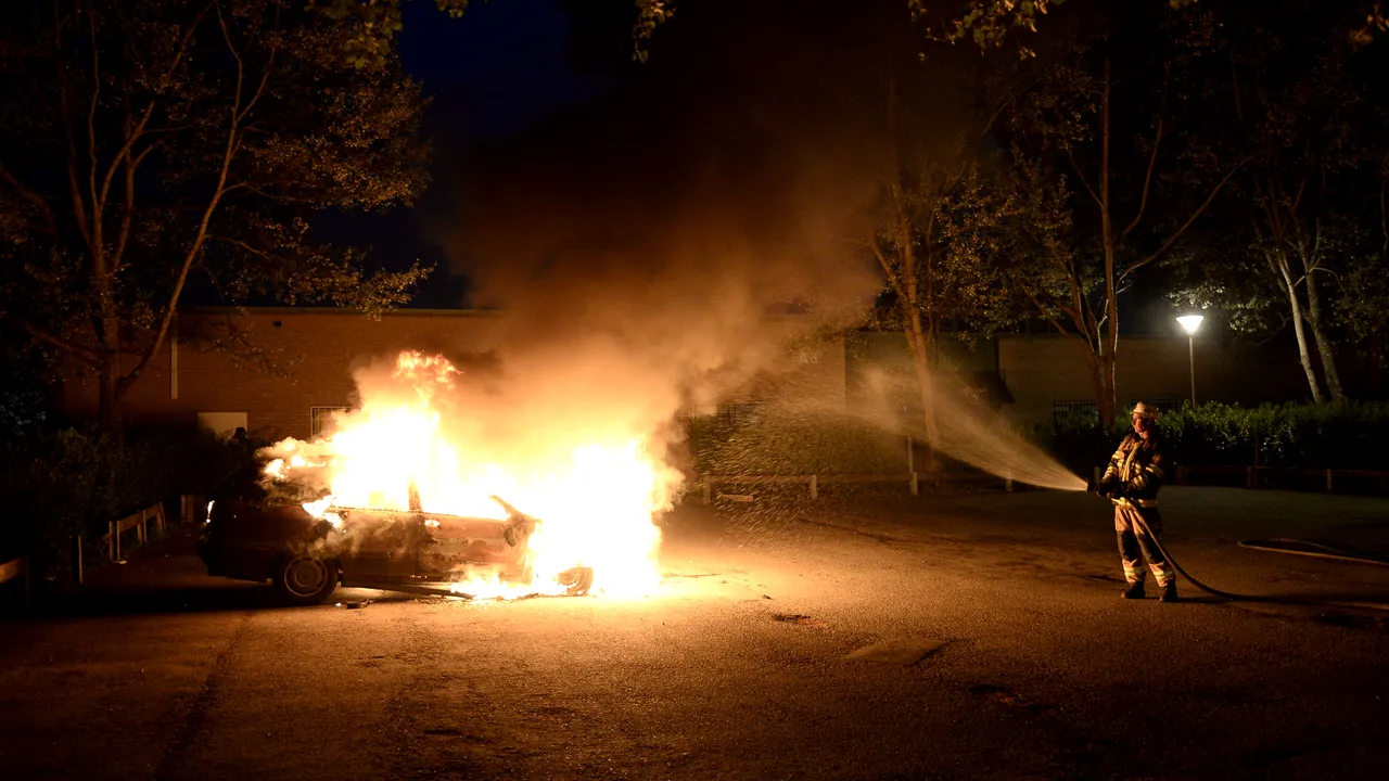 Violențele comise de grupuri de tineri continuă de trei zile în Stockholm. VIDEO