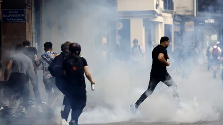 Violențele din Franța se calmează. Macron cere prezență masivă a poliției pe teren