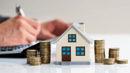 ASIGURĂRILE pentru locuințe s-au scumpit. Proprietarii, nevoiți să plătească dublu în 2025 vs. 2024